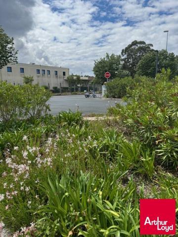 ANGLET - Bureaux clés en main 120 m2 avec parkings à saisir !