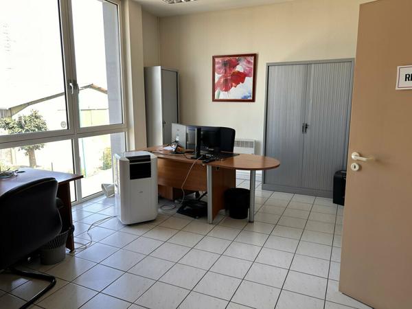 BUREAUX à VENDRE de 210 m²