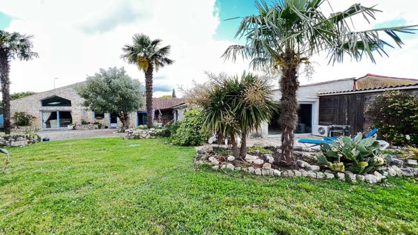 Villa à Échillais 7 pièce(s) 205 m2, piscine intérieure rénovée