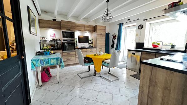Villa à Échillais 7 pièce(s) 205 m2, piscine intérieure rénovée
