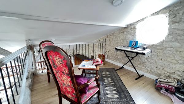 Villa à Échillais 7 pièce(s) 205 m2, piscine intérieure rénovée