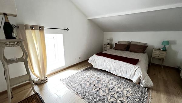 Villa à Échillais 7 pièce(s) 205 m2, piscine intérieure rénovée