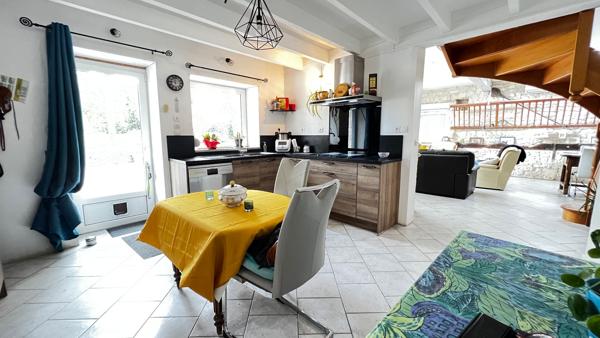 Villa à Échillais 7 pièce(s) 205 m2, piscine intérieure rénovée