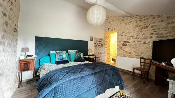 Villa à Échillais 7 pièce(s) 205 m2, piscine intérieure rénovée