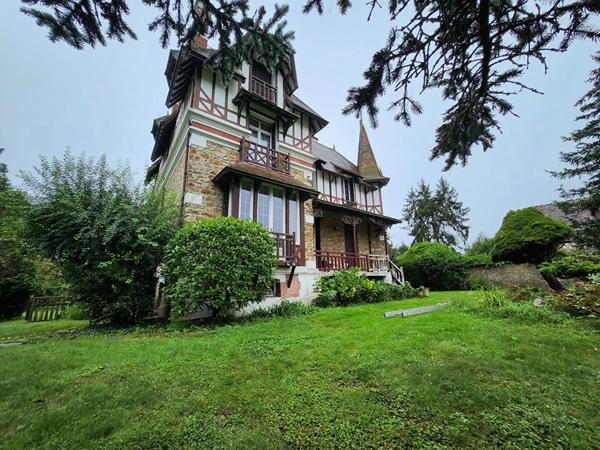 Propriété exceptionnelle sur ROINVILLE SOUS DOURDAN (91410) , Manoir « Belle époque » de 1930 : 400 m² de surfaces pondérées !