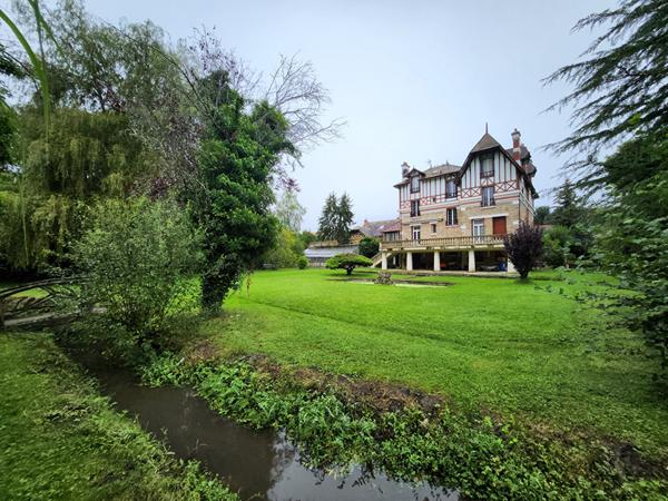 Propriété exceptionnelle sur ROINVILLE SOUS DOURDAN (91410) , Manoir « Belle époque » de 1930 : 400 m² de surfaces pondérées !