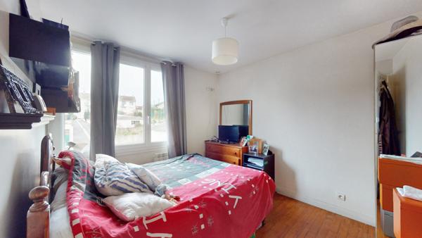 Maison de 3 chambres avec un grand garage, jardin à MANTES LA JOLIE