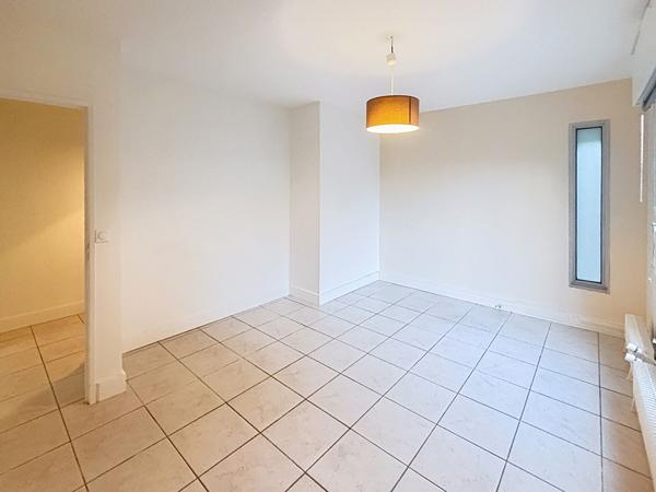 À LOUER ! LOCAL COMMERCIAL / BUREAUX À PALAISEAU, 75 m², 2 PARKINGS