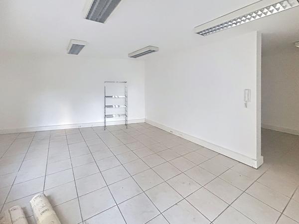 À LOUER ! LOCAL COMMERCIAL / BUREAUX À PALAISEAU, 75 m², 2 PARKINGS