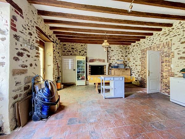 AIGNÉ - MAISON/LOCAL - 4 CHAMBRES - GARAGES ET CAVE
