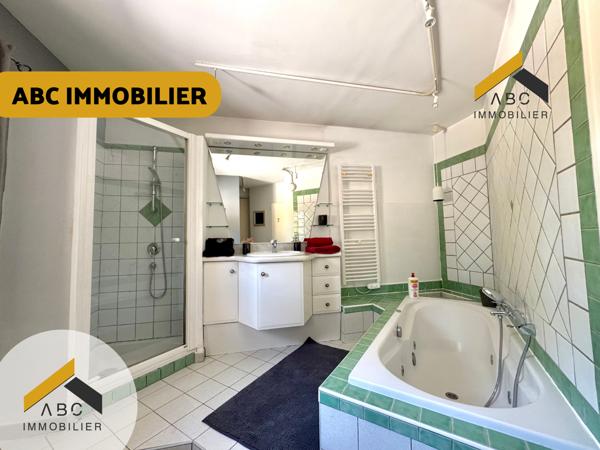 Uchaux (84100) Magnifique maison avec vue dominante