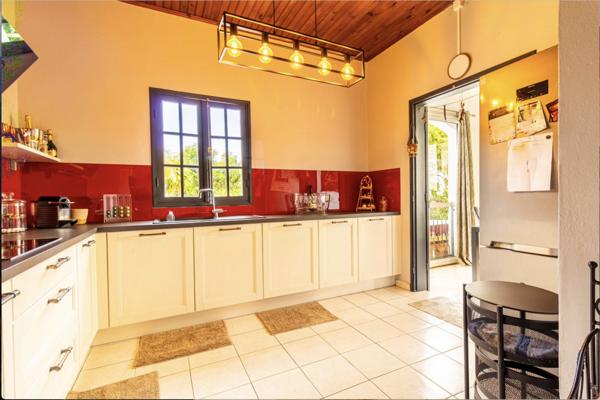 Tampon (97430) À Tampon, immobilier de prestige : maison à vendre 692250 €