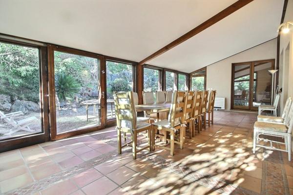 BATIMENT 225 M² SUR 2700M² DE TERRAIN