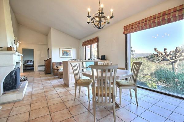 BATIMENT 225 M² SUR 2700M² DE TERRAIN