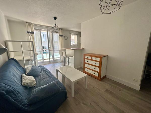 Au coeur des facs très beau T2 meublé avec balcon au calme - Clermont-Province Au coeur des facs très beau T2 meublé avec balcon au calme