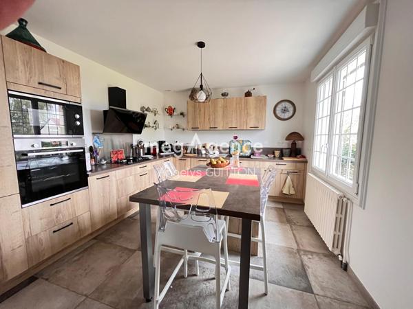 Maison à Fresnay-sur-Sarthe, 72130 - 6 pièces 170m²