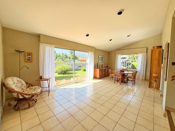 ILLE SUR TET : Maison 5 pièces 130 m² en 4 faces avec Jardin piscinable et garage de 42 m² !