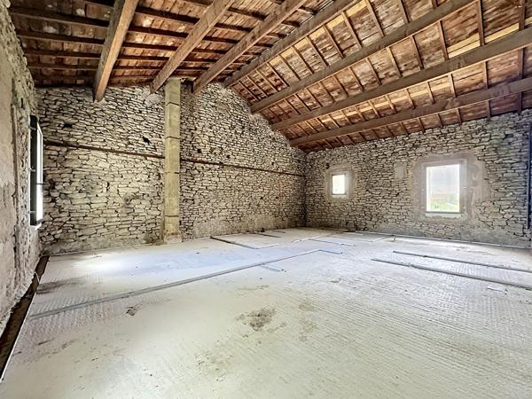Mas de charme en pierre à Rognonas -5 pièces -160m² +70m²-Rénovation 2025