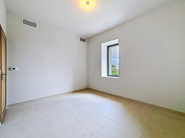 Mas de charme en pierre à Rognonas -5 pièces -160m² +70m²-Rénovation 2025