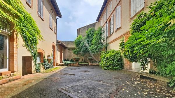 Castelsarrasin ensemble immobilier de caractère.