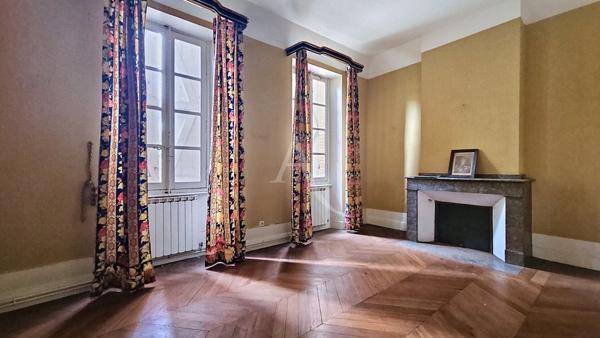 Castelsarrasin ensemble immobilier de caractère.