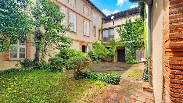 Castelsarrasin ensemble immobilier de caractère.