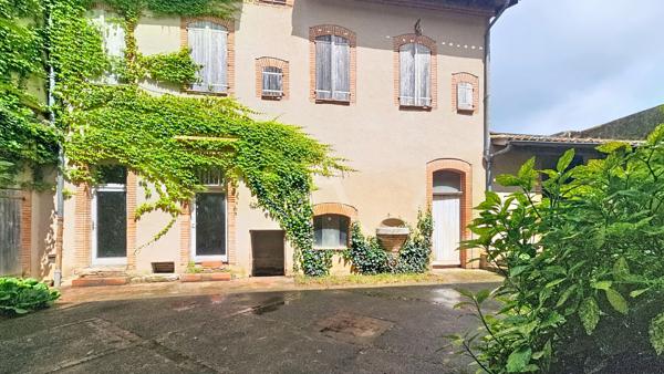 Castelsarrasin ensemble immobilier de caractère.