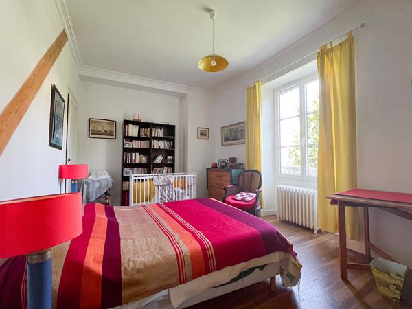 A vendre - Maison de Maître de 270 m² avec terrain de 1000 m² - jardin, cave et stationnements "Angers Ney/ St Serge"
