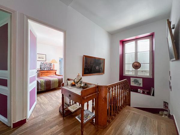 A vendre - Maison de Maître de 270 m² avec terrain de 1000 m² - jardin, cave et stationnements "Angers Ney/ St Serge"