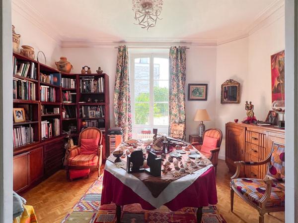 A vendre - Maison de Maître de 270 m² avec terrain de 1000 m² - jardin, cave et stationnements "Angers Ney/ St Serge"