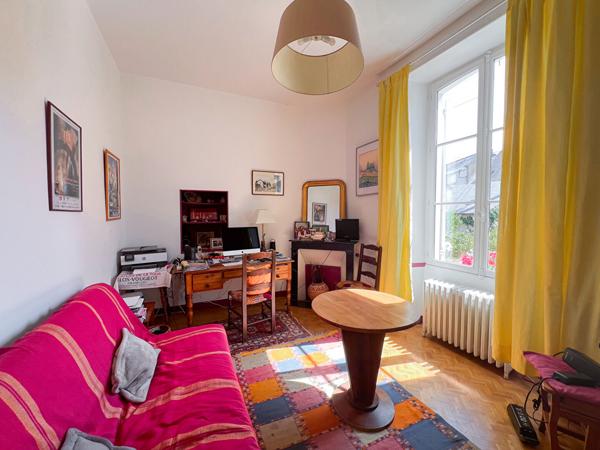 A vendre - Maison de Maître de 270 m² avec terrain de 1000 m² - jardin, cave et stationnements "Angers Ney/ St Serge"