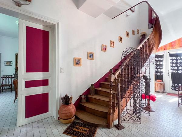 A vendre - Maison de Maître de 270 m² avec terrain de 1000 m² - jardin, cave et stationnements "Angers Ney/ St Serge"