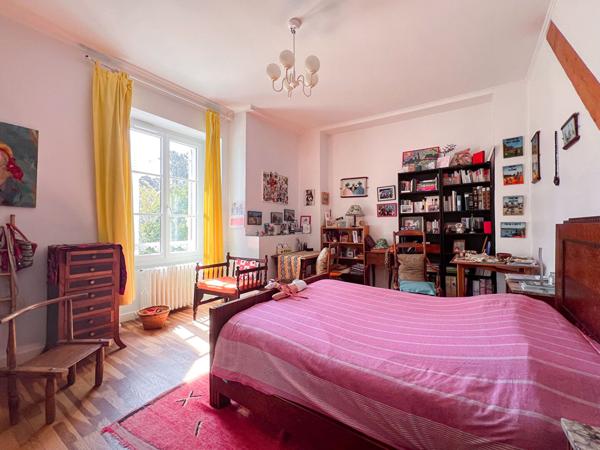 A vendre - Maison de Maître de 270 m² avec terrain de 1000 m² - jardin, cave et stationnements "Angers Ney/ St Serge"