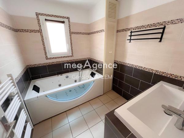 Maison à ROQUEBRUNE-SUR-ARGENS, 83520 - 5 pièces 118m²