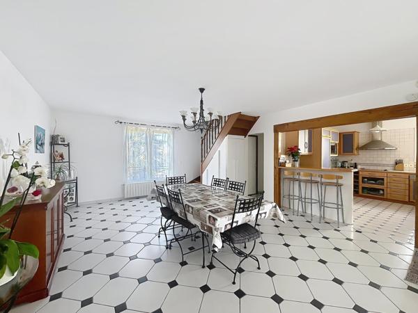 Maison familiale au calme avec de beaux volumes