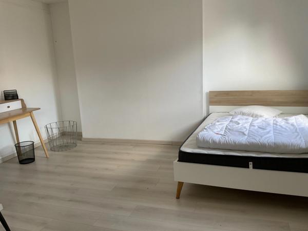 MAISON de 211 M2 avec 5 à 6 chambres dont une au rez de chaussée proche transport