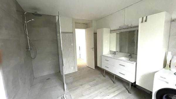 MAISON de 211 M2 avec 5 à 6 chambres dont une au rez de chaussée proche transport