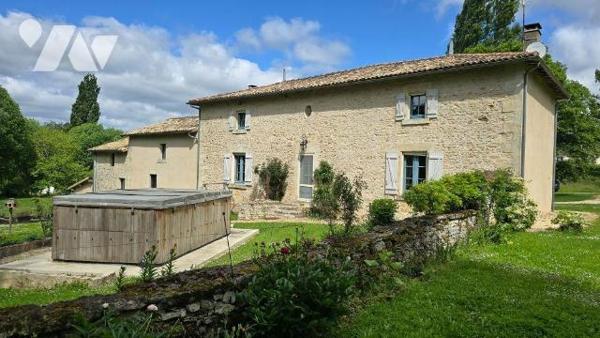 COUP DE COEUR! Propriété au calme sur terrain de 7500m²