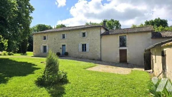 COUP DE COEUR! Propriété au calme sur terrain de 7500m²