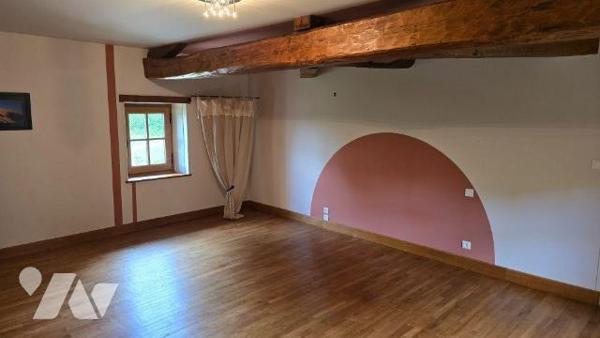 COUP DE COEUR! Propriété au calme sur terrain de 7500m²