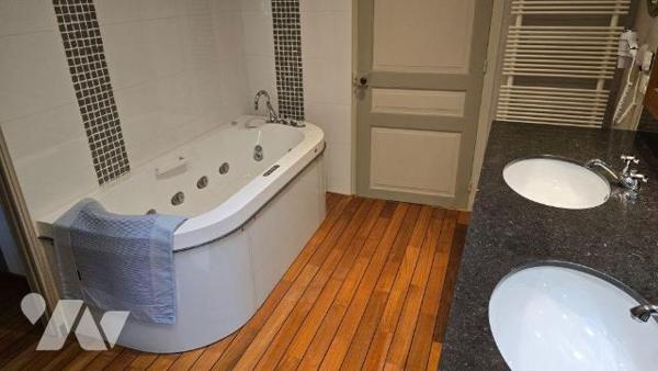 COUP DE COEUR! Propriété au calme sur terrain de 7500m²