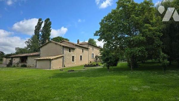 COUP DE COEUR! Propriété au calme sur terrain de 7500m²