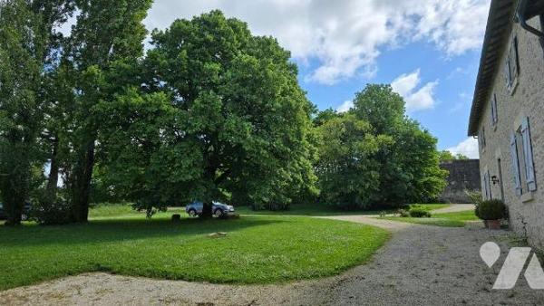 COUP DE COEUR! Propriété au calme sur terrain de 7500m²