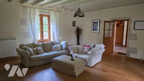 COUP DE COEUR! Propriété au calme sur terrain de 7500m²