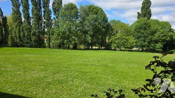COUP DE COEUR! Propriété au calme sur terrain de 7500m²