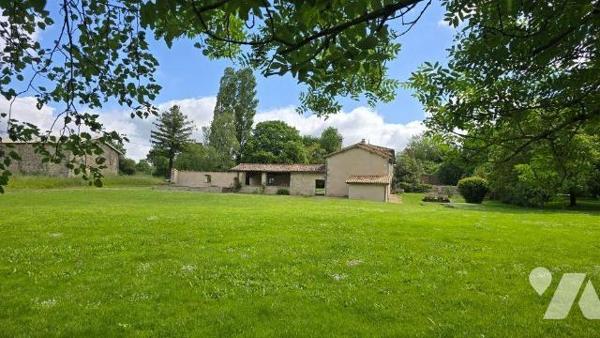 COUP DE COEUR! Propriété au calme sur terrain de 7500m²