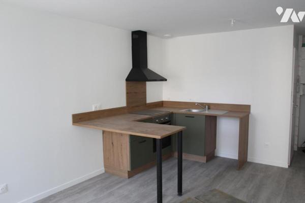 NIORT CENTRE VILLE, DANS UN IMMEUBLE COMPLETEMENT RESTAURE, 5 APPARTEMENTS DE TYPE 2.