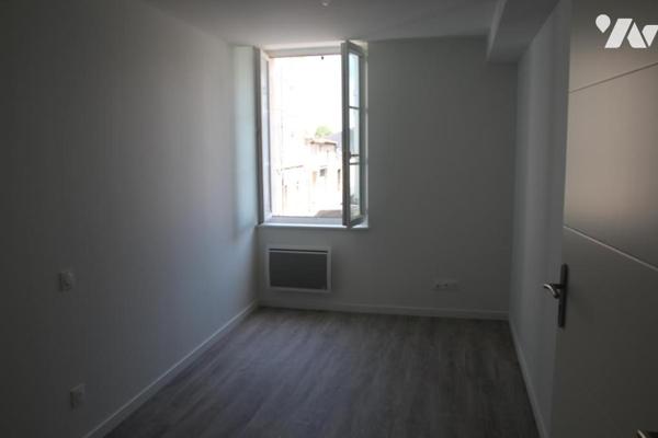 NIORT CENTRE VILLE, DANS UN IMMEUBLE COMPLETEMENT RESTAURE, 5 APPARTEMENTS DE TYPE 2.
