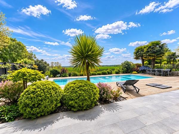 Maison 7 pièces - 240 m²