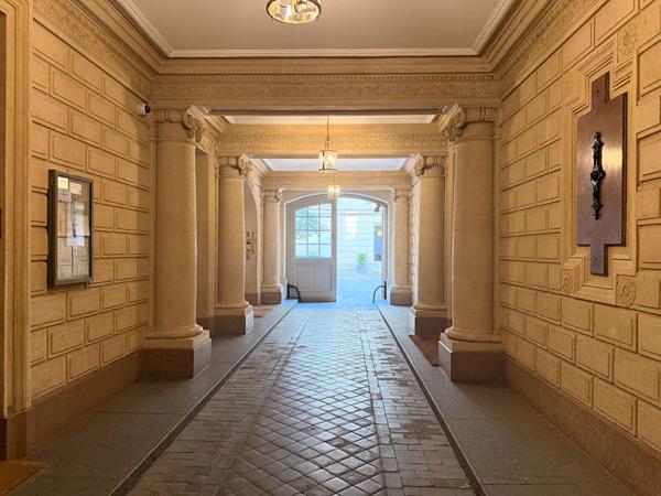 PARIS 16 - PORTE DAUPHINE - DERNIER ÉTAGE AVEC VUE DÉGAGÉE